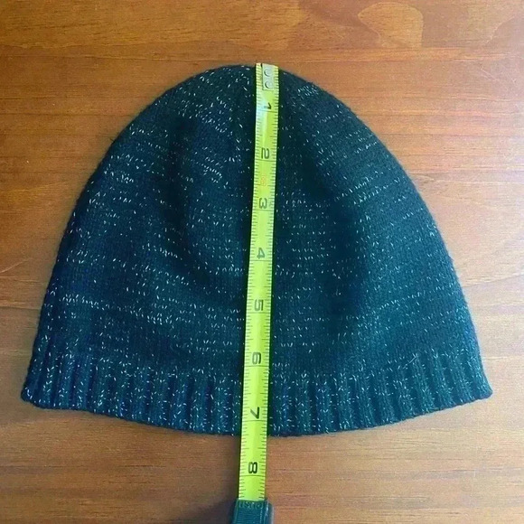 🖤Jaclyn Smith Black w/ Silver Sparkles Beanie🤍 - Picture 6 of 7